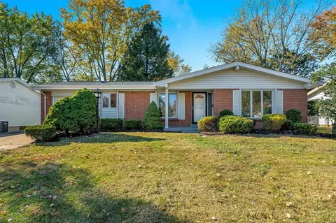 175 Bon Aire Dr, Florissant, MO 63033