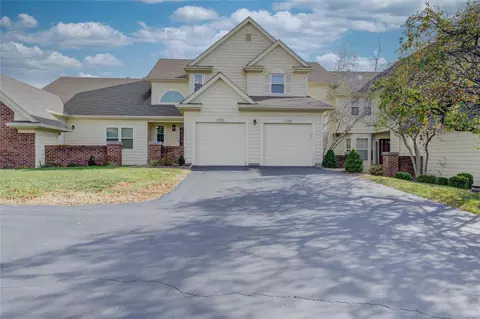 12074 Autumn Lakes Dr, Maryland Heights, MO 63043