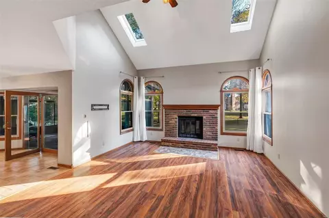 3025 Woodbridge Creek Dr, Saint Louis, MO 63129