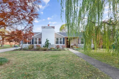 1444 Ronald Dr, Webster Groves, MO 63119