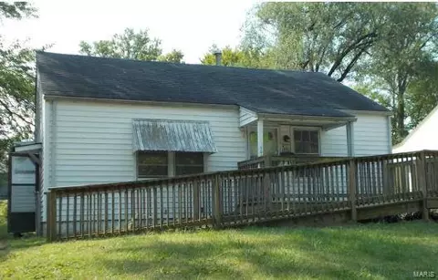 8046 Patterson Dr, Saint Louis, MO 63134