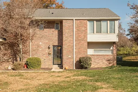 12301 Rossridge Ct, Saint Louis, MO 63146