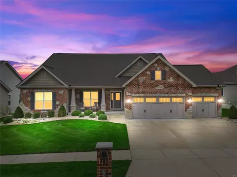 336 Pointe Loma Blvd, Lake Saint Louis, MO 63367