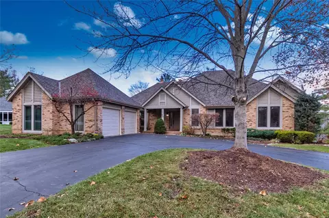 609 Aspen Ridge Ct, Town And Country, MO 63017