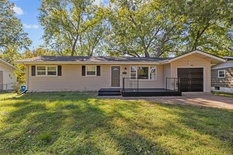 43 Wayside Dr, Saint Louis, MO 63135