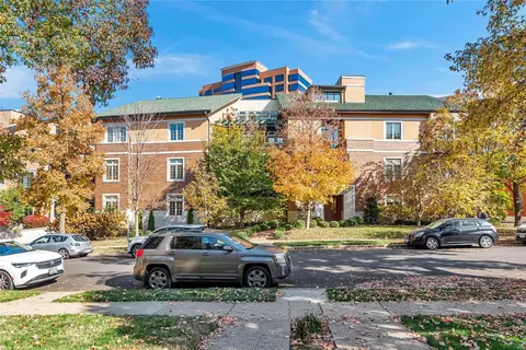 23 Brighton Way #300, Saint Louis, MO 63105