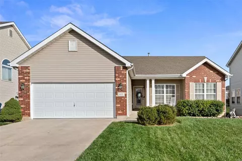 613 Sunny Pass Dr, Wentzville, MO 63385