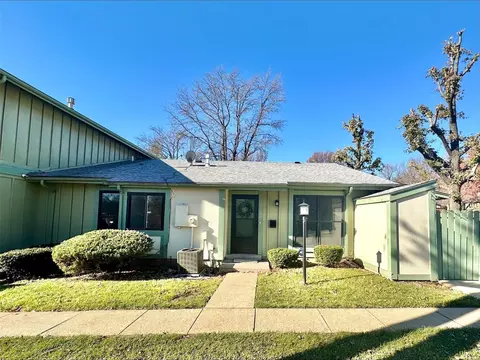 11118 Whispering Oaks Dr, Saint Louis, MO 63136