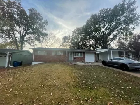 620 Clager Dr, Saint Louis, MO 63125