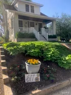 617 N 6th St, Saint Charles, MO 63301