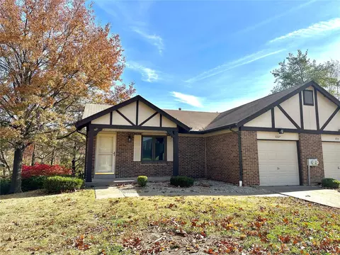 6527 E Dolphin Cir, Florissant, MO 63033