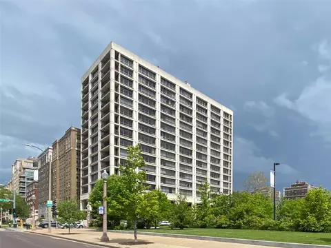 4501 Lindell Blvd #8J, Saint Louis, MO 63108