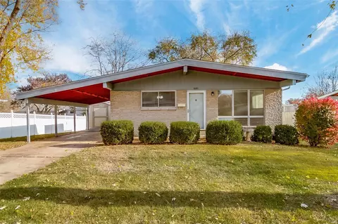 1520 Swan Dr, Florissant, MO 63031