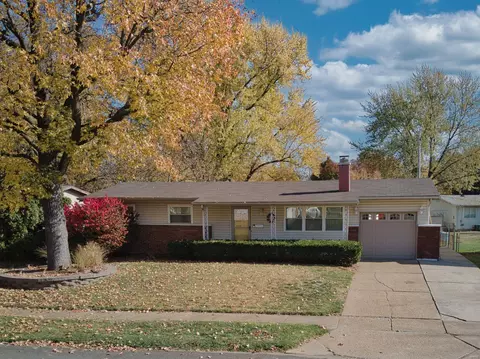2030 Loveland Dr, Florissant, MO 63031