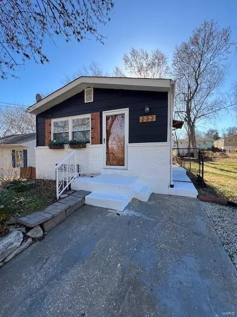 232 Becker Dr, Saint Louis, MO 63135