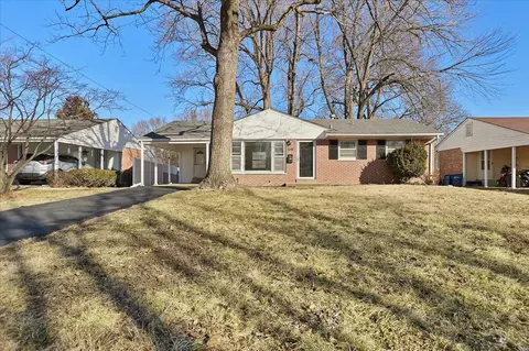 215 Saint Patrick Ln, Florissant, MO 63031