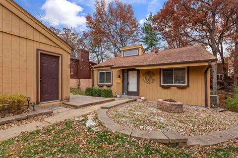 974 Woodside Village Ln, Manchester, MO 63021