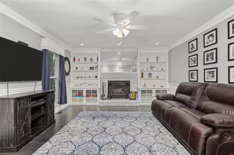 Living - 213 Brookmont Farm Ct, Ballwin, MO 63021 photo 2 of 2