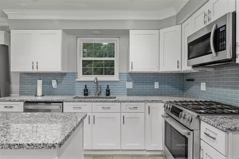 Kitchen - 213 Brookmont Farm Ct, Ballwin, MO 63021 photo 6 of 6