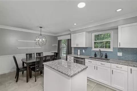 Kitchen - 213 Brookmont Farm Ct, Ballwin, MO 63021 photo 4 of 6