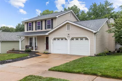 Exterior - 213 Brookmont Farm Ct, Ballwin, MO 63021 photo 2 of 10