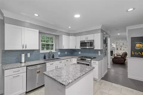 Kitchen - 213 Brookmont Farm Ct, Ballwin, MO 63021 photo 3 of 6