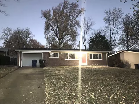 10 Winners Cir, Florissant, MO 63033