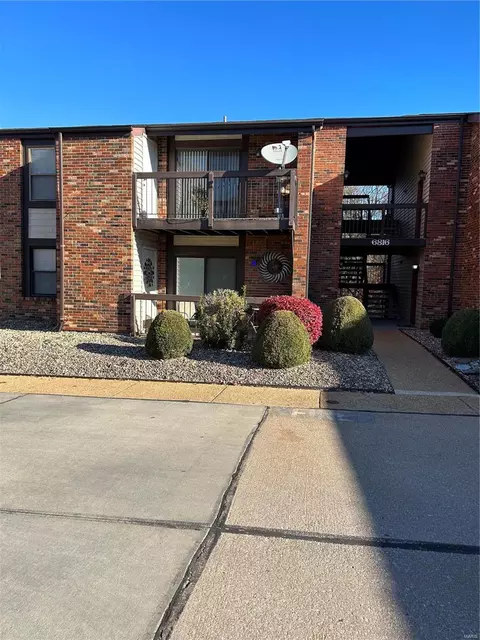 6816 Cottage Grove Ln #D, Saint Louis, MO 63129