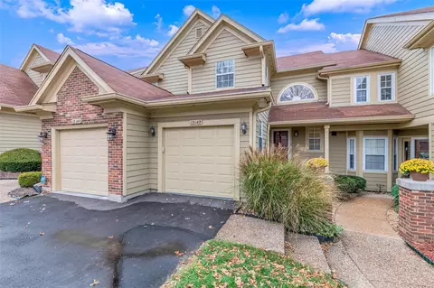 12142 Autumn Lakes Dr, Maryland Heights, MO 63043