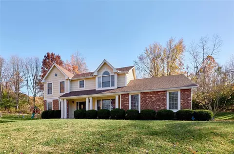 11909 Autumn Lakes Dr, Maryland Heights, MO 63043