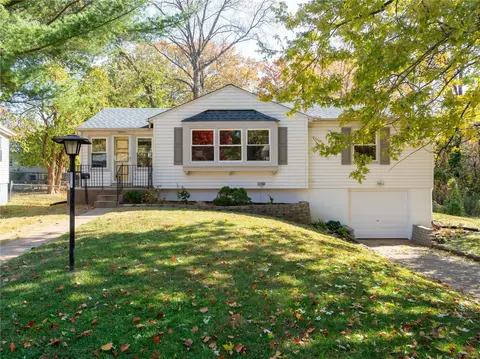 9572 Cantwell Dr, Saint Louis, MO 63123