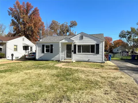 3226 Chaucer Ave, Saint Ann, MO 63074