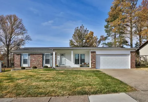 2143 Sencove Ln, Saint Louis, MO 63146