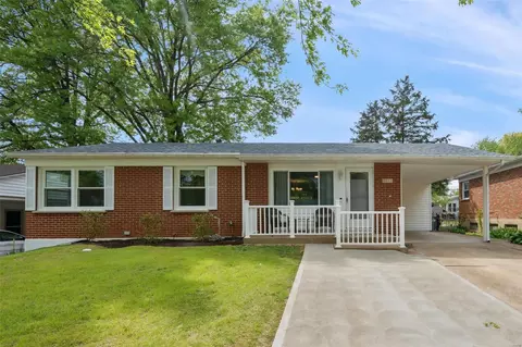9211 Papoose Dr, Saint Louis, MO 63123