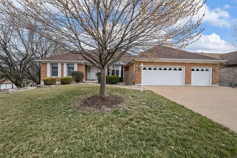 9106 Park Haven Ln, Sunset Hills, MO 63126
