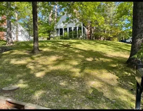 90 Wildwood Ln, Saint Louis, MO 63122