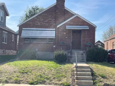 8811 Northcrest Ln, Saint Louis, MO 63147