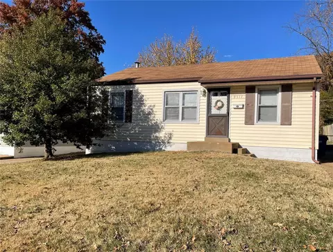 9517 Miriam Ave, Overland, MO 63114