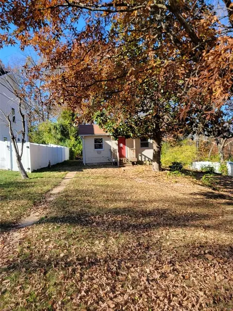 725 Edna Ave, Saint Louis, MO 63122