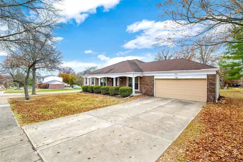 541 Princeway Ct, Manchester, MO 63011 photo 2