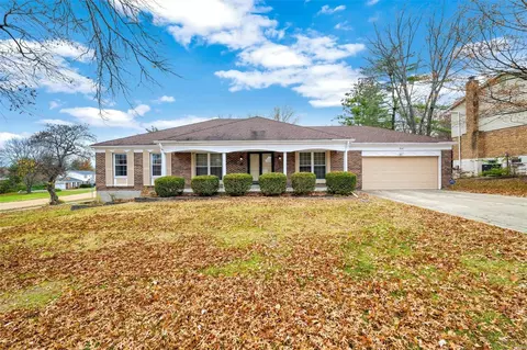 541 Princeway Ct, Manchester, MO 63011