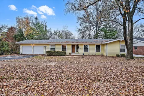 355 Ridgemeadow Dr, Chesterfield, MO 63017