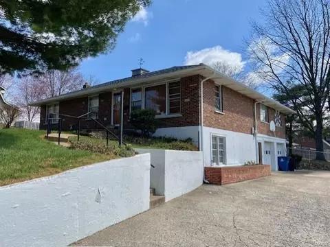716 S 2nd St, Saint Charles, MO 63301