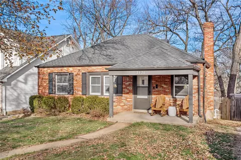 2820 Raritan Dr, Rock Hill, MO 63119