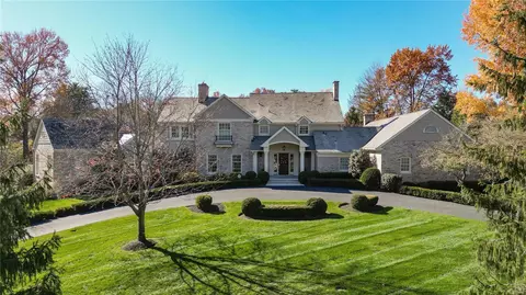 17 Countryside Ln, Saint Louis, MO 63131