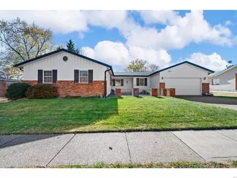 11726 Larkridge Ln, Saint Louis, MO 63126