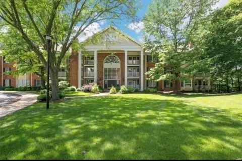 200 Ambridge Ct #105, Chesterfield, MO 63017