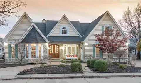 692 W Washington, Kirkwood, MO 63122
