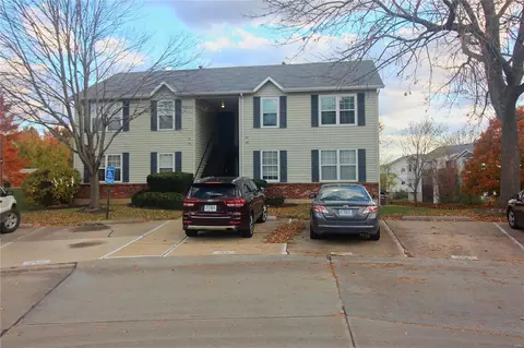 149 Old Buggy Ct #B, St. Peters, MO 63304