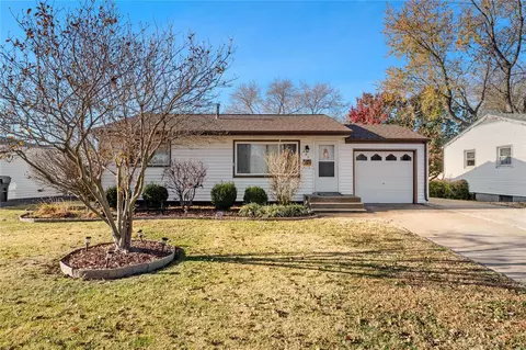 630 Florland Dr, Florissant, MO 63031